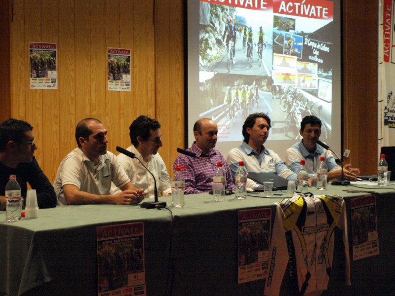 Aarón Villegas, Joseba Arizaga, Fernando Escartín, Alfonso Triviño, Severo Rodríguez y Eduardo Chozas Mesa conferencia Actualidad Ciclista